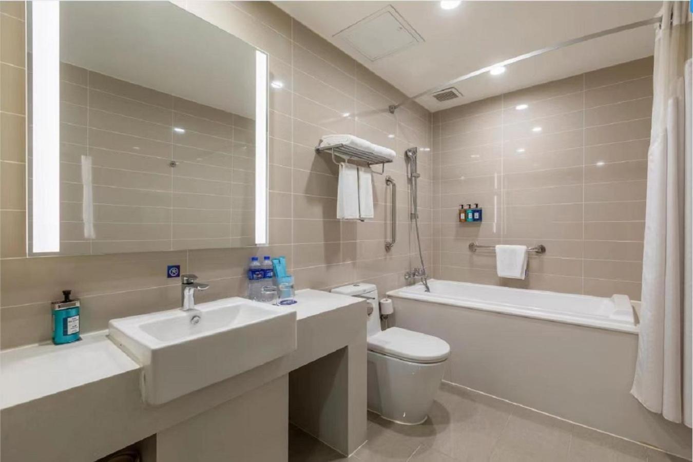 Holiday Inn Express Shenyang North Station By Ihg מראה חיצוני תמונה