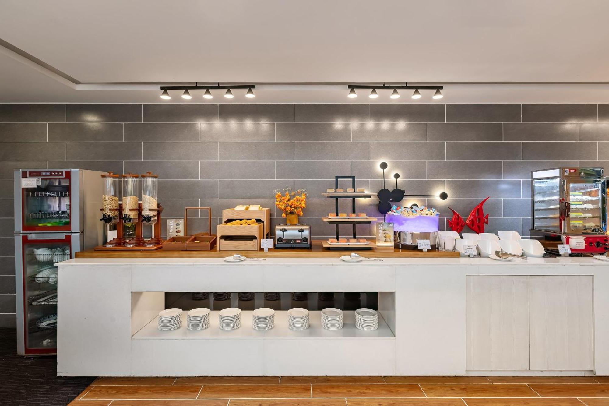 Holiday Inn Express Shenyang North Station By Ihg מראה חיצוני תמונה