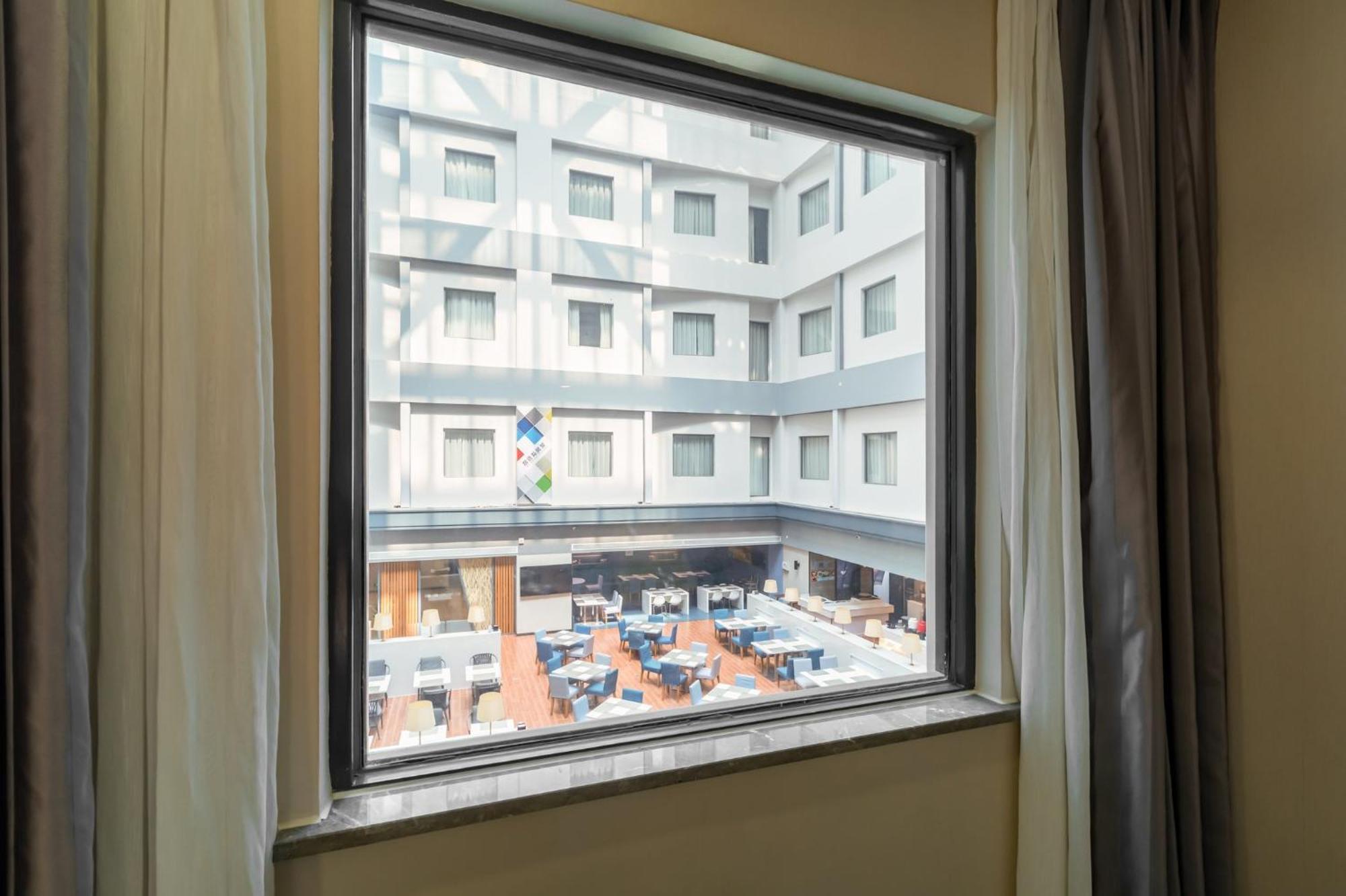 Holiday Inn Express Shenyang North Station By Ihg מראה חיצוני תמונה